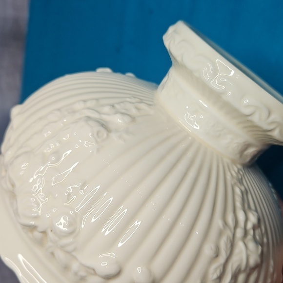 Royal Albert Cream Pedestal Bowl - Picture 6 of 9